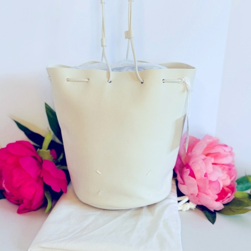 🤍MAISON MARGIELA🤍Tabi White Leather Bucket Bag